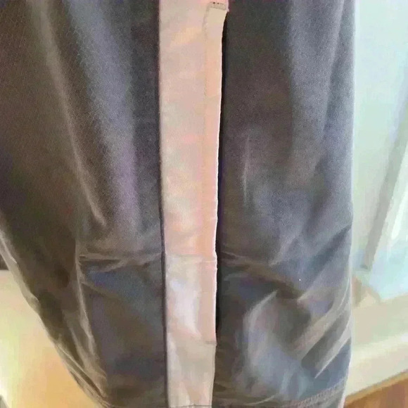 Under Armour XXL Windbreaker, Like New - Picture 4 of 5